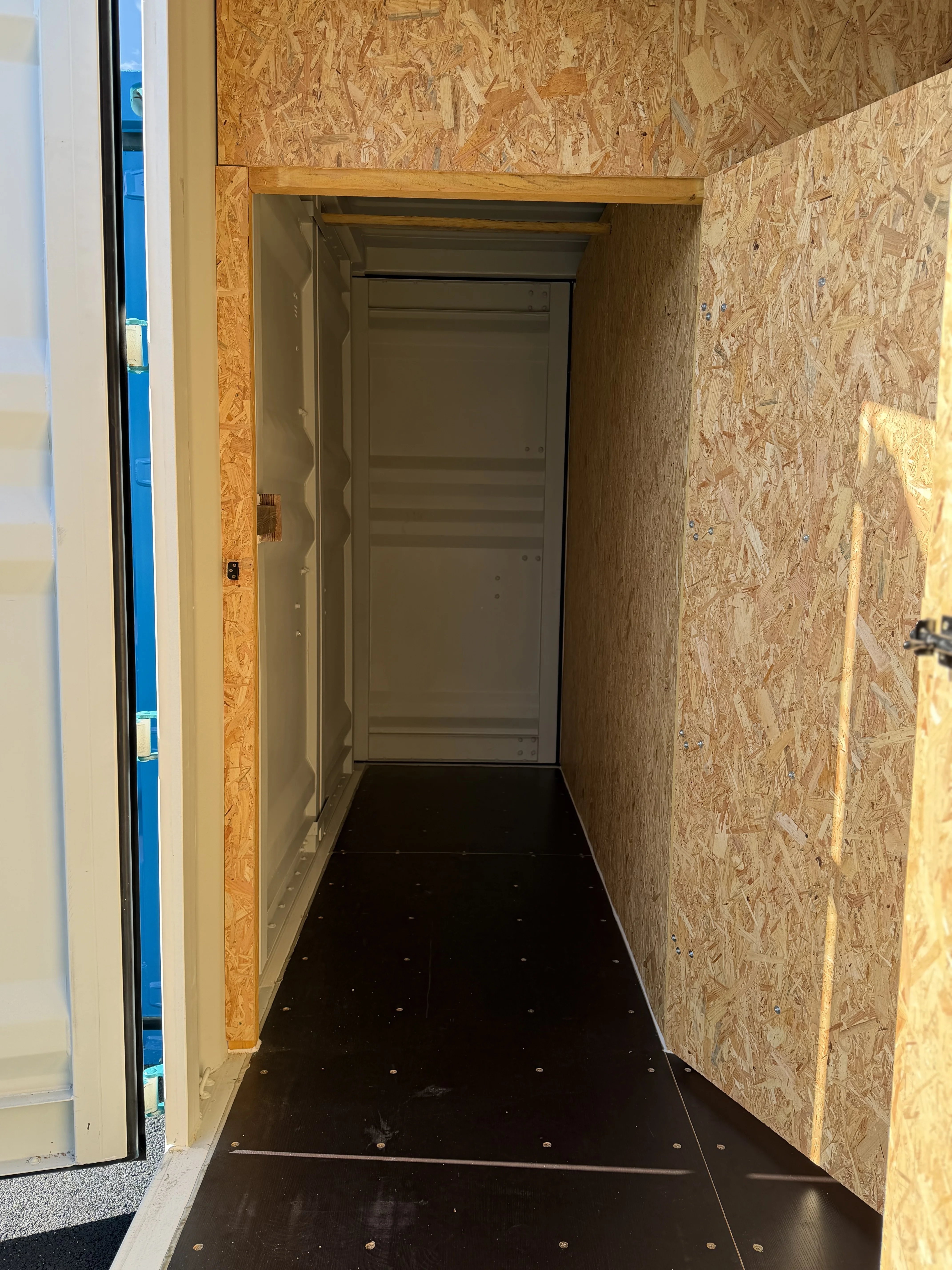 Intérieur d'un box de stockage sécurisé à Saint-Gilles-Croix-de-Vie