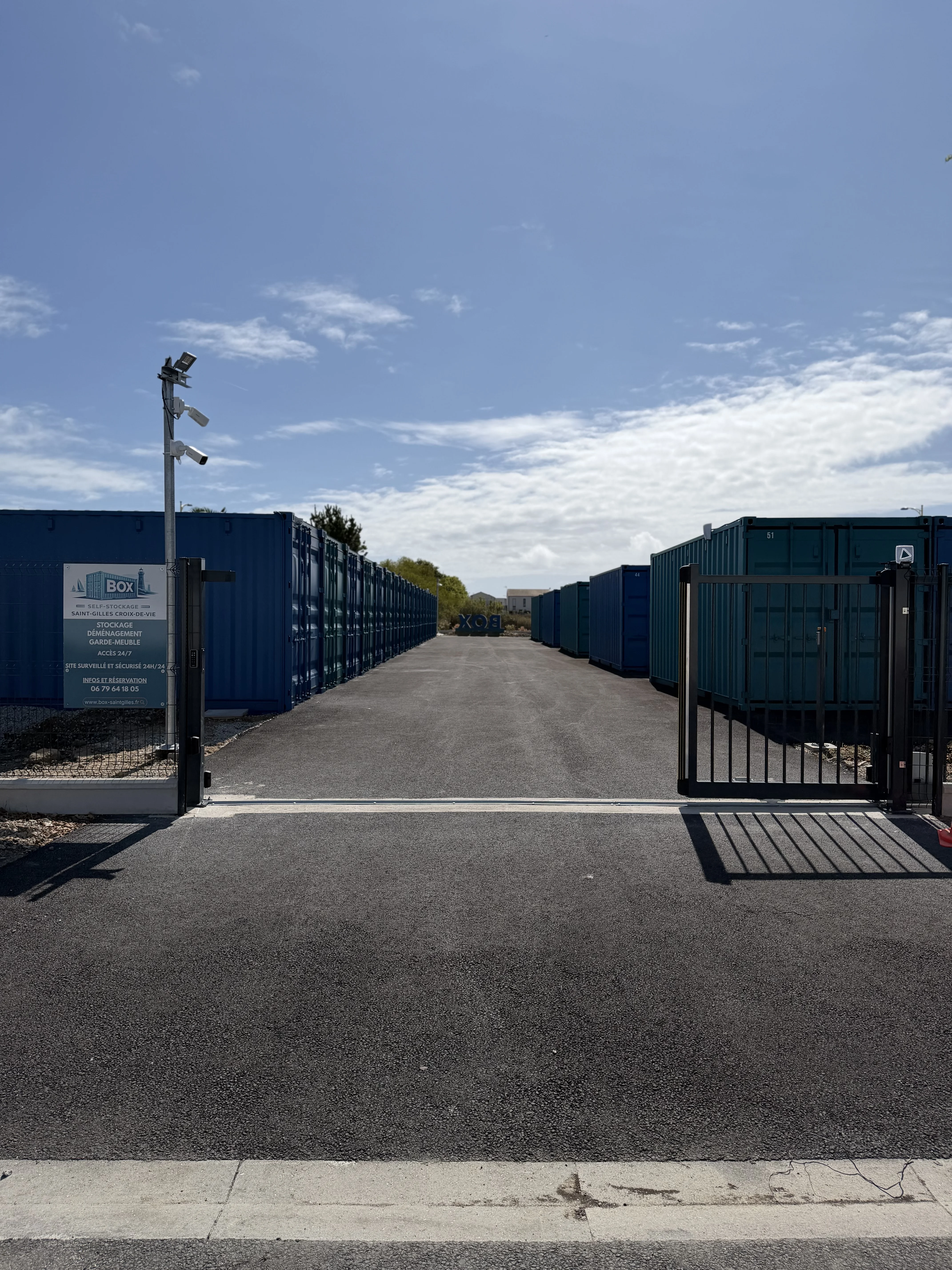 Site Box Self-Stockage – allée d'accès aux box de stockage en Vendée